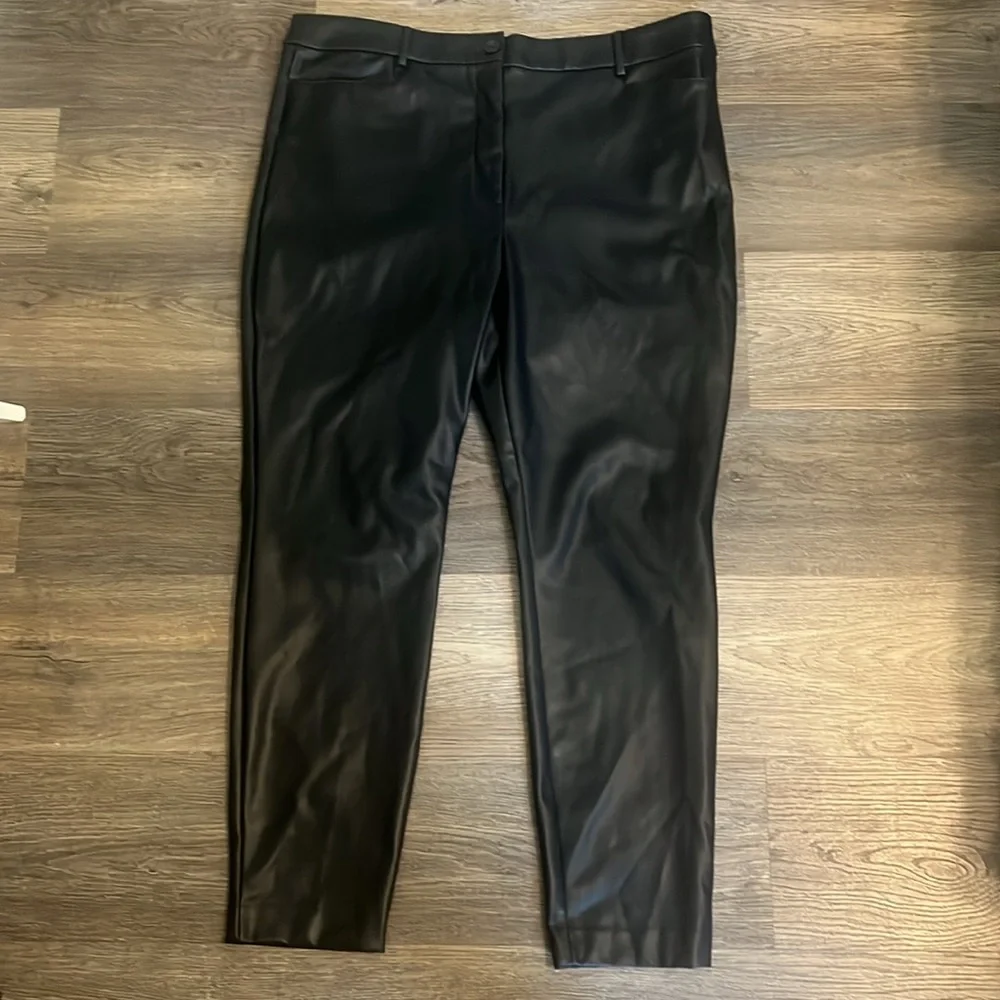 LOFT Women’s Black Faux Leather Lined Pants 16